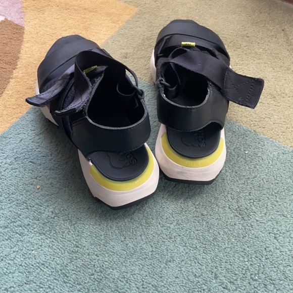 Sorel shoes - Picture 4 of 5